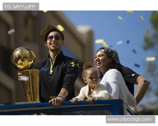 杨敏回顾篮球生涯的点滴与感悟:从青涩到成熟的成长之路