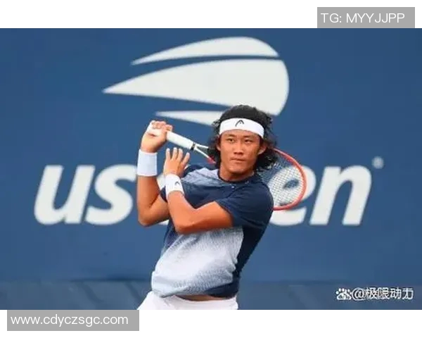 重庆网球队在冠军赛中的灵活战术与团队协作展现出色表现